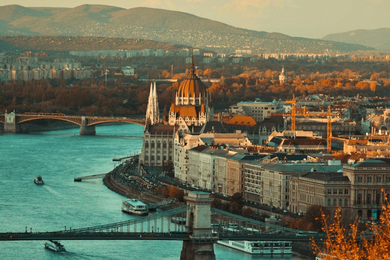 pexels-keszthelyit-2350351